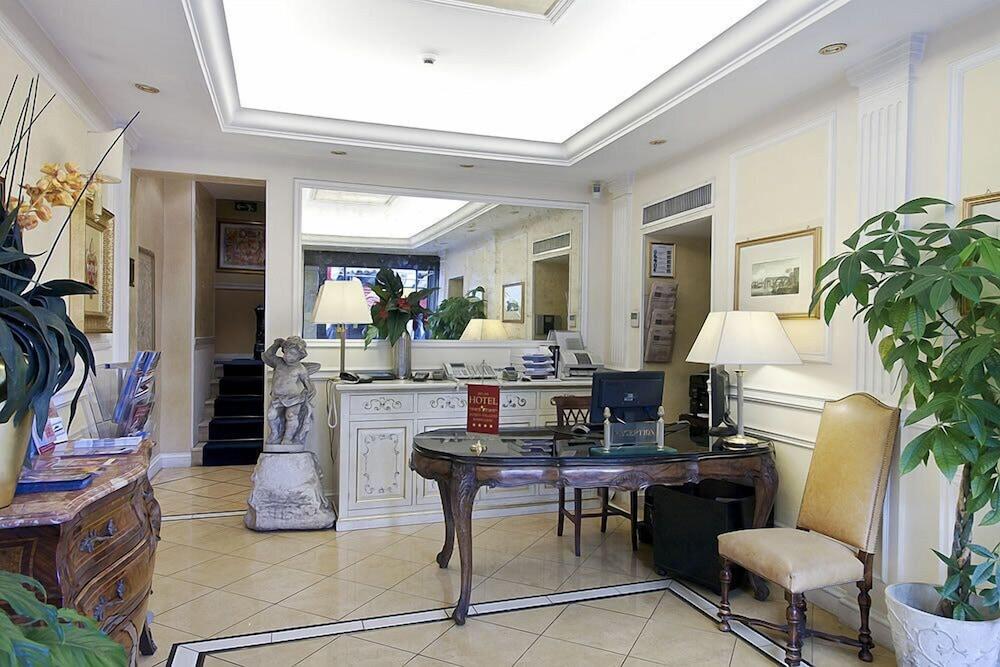 Hotel Relais Antico Palazzo Rospigliosi 4*